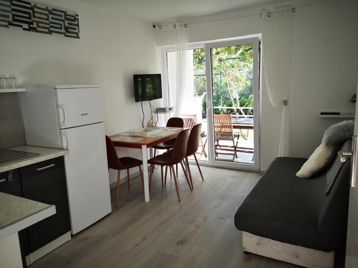 Chillout Apartments With Pool Patricia Fažana Exterior foto